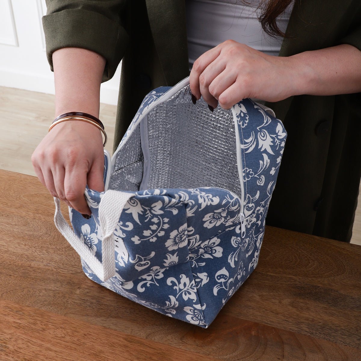 Minimalistic Printed Insulated Lunch Bag - Home Phase